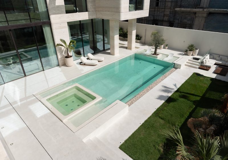 Villa Verve, Al Wasl, Jumeirah — Pool and garden from above
